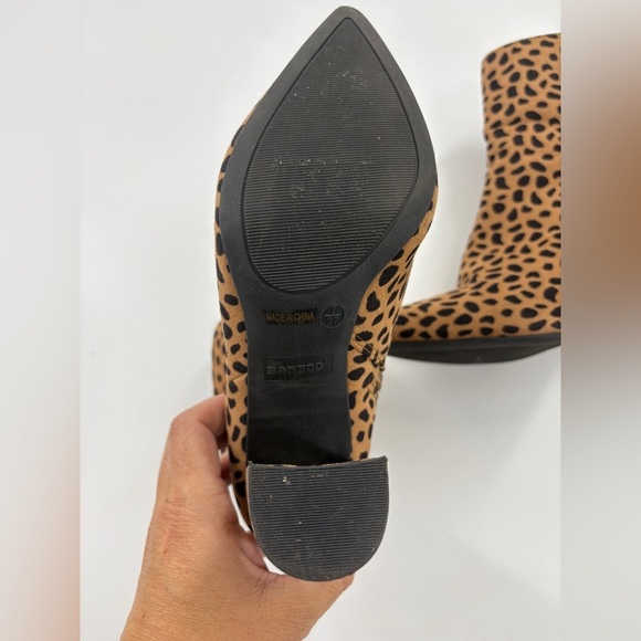 Bamboo Women’s Leopard Print Ankle Booties Heels Pointed Toe Side Zip Size 7 - Picture 7 of 8